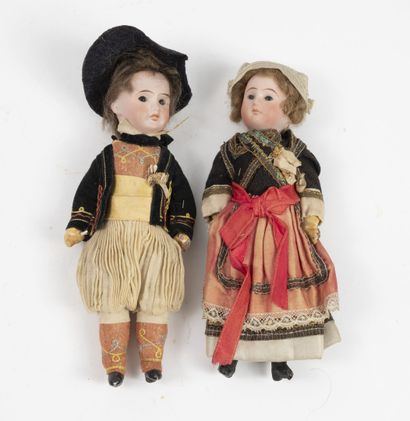 Couple of Breton. 

Two dolls, porcelain...