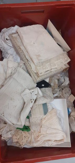 Case of lace and various hooks.

In the state,...