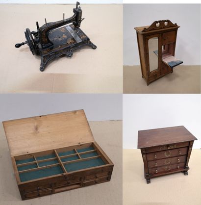 Mobilier et accessoires de poupées :
- Wooden...