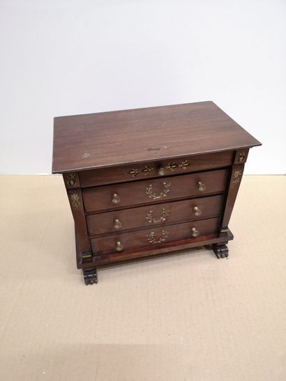 Mobilier et accessoires de poupées :
- Wooden...