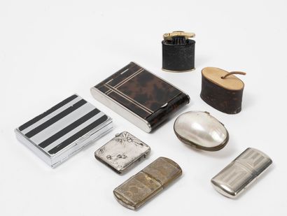 Lot comprenant :
- Silver match case (min.800)...