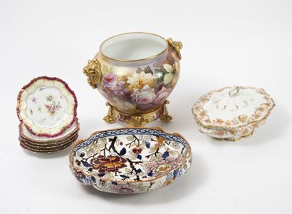Lot de céramiques diverses comprenant : 
-...