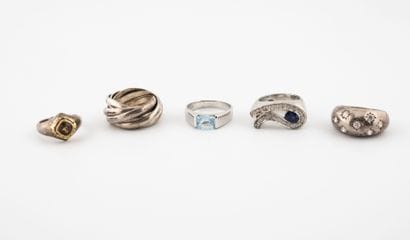 Lot of 5 silver rings (min.800) and faceted...