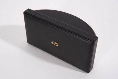 S.T. DUPONT
Desk blotter in smooth black...