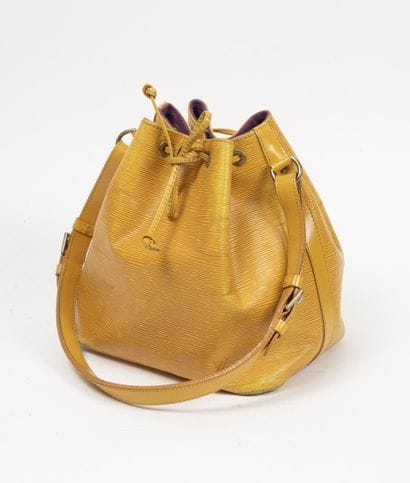 LOUIS VUITTON
Noé bucket bag in yellow leather.

Closing...