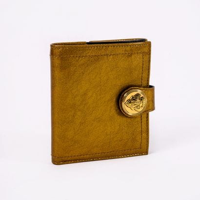 GUCCI
Patent leather wallet golden brown....