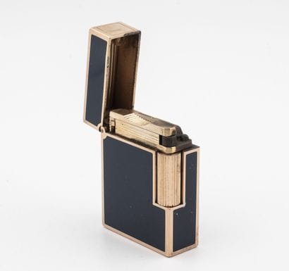 S.T.Dupont
Lighter of pocket in gilded metal...