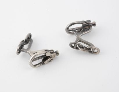 HERMES Paris, Chaîne d'ancre
Paire de boutons...