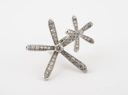 VAN CLEEF & ARPELS ''CARESSE D'EOLE''
Bague...
