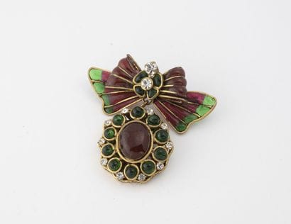 CHANEL
Broche en métal doré composée d'un...