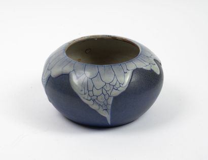 Vase.

En grès émaillé à décors sur fond...