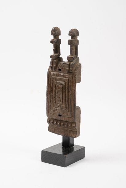 Mali, Dogon
Élément de serrure de case sculpté...