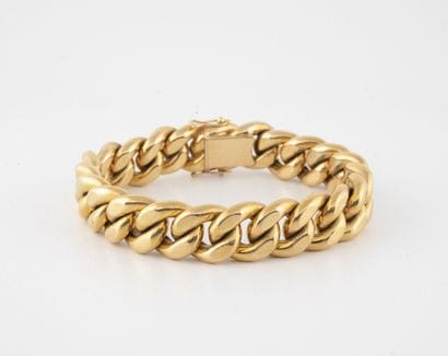 Bracelet en or jaune (750) à maille gourmette...