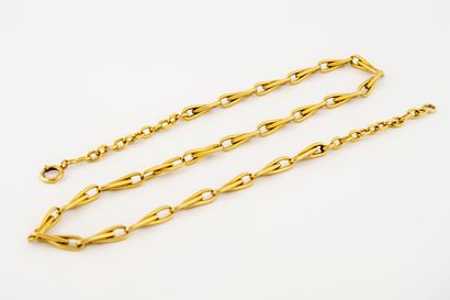 Chaîne en or jaune (750) à maille fantaisie....