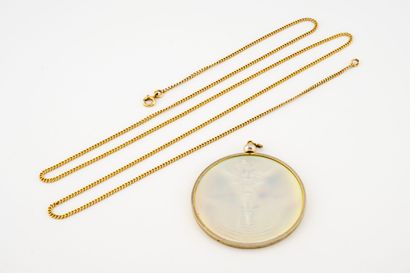 Yellow gold necklace (585) with curb chain....