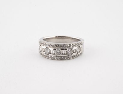 Attribuée à Didier GUERIN
Band ring in white...