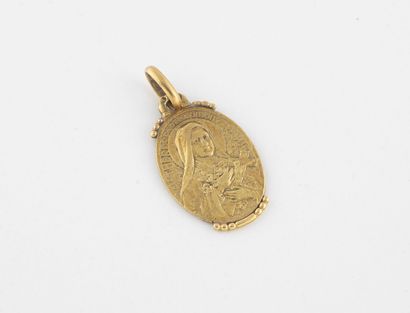 Médaille en or jaune (750) figurant Thérèse...