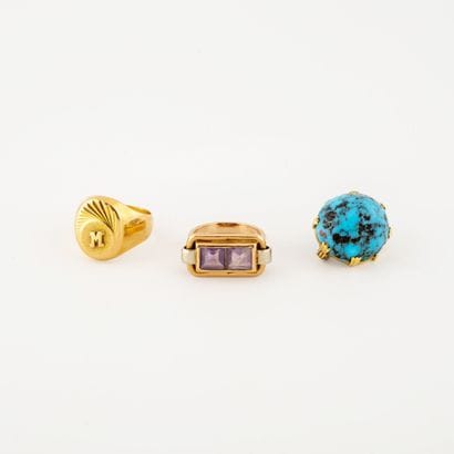 Lot comprenant : 

- Broche en or jaune (750)...
