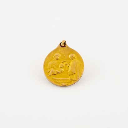 Yellow gold (750) ring set with a round faceted...