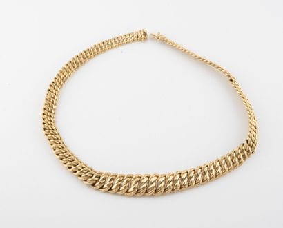 Collier en or jaune (750) à maille américaine...