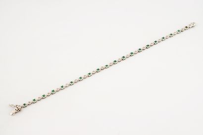 Articulated line bracelet in white gold (750)...