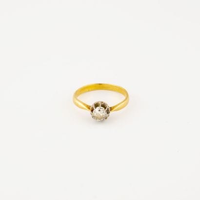 Bague solitaire en ors jaune (750) ornée...