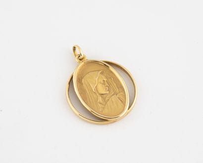 Pendentif médaille religieuse en or jaune...