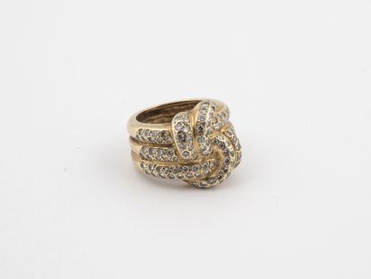 Yellow gold (750) cocktail ring forming a...