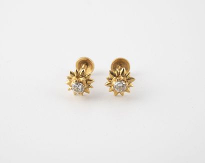 Pair of earrings in yellow gold (750) with...
