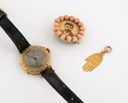 Lot in yellow gold (750) comprising: 

-...
