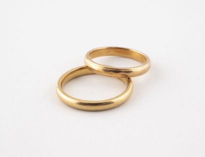 Two wedding rings in yellow gold (750).

Total...