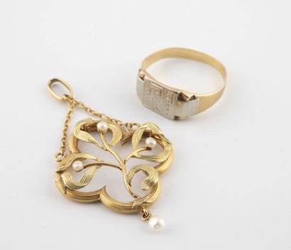 Lot including : 

- Yellow and white gold...