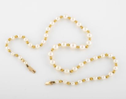 Necklace of white cultured pearls alternated...