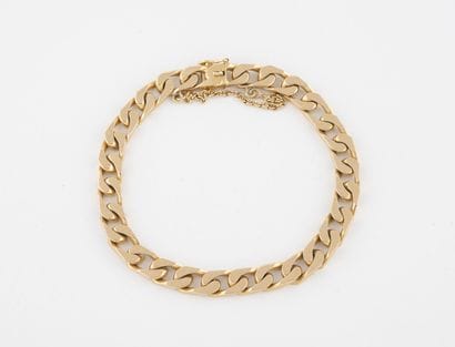Bracelet à maille gourmette limée en or jaune...