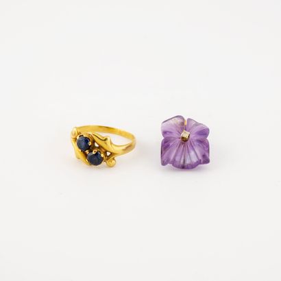 Small ring in yellow gold (750) set with...