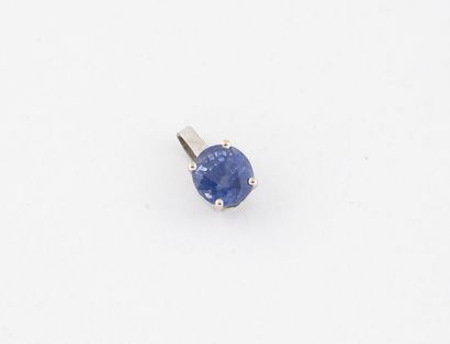 White gold (750) pendant with a faceted sapphire...