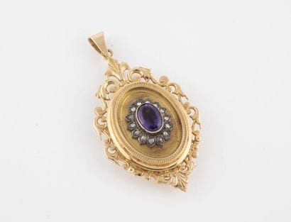 Yellow gold (750) and silver (925) oval photographic...