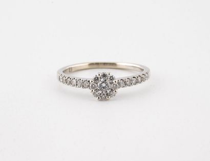 Ring in white gold (750) set with brilliant-cut...