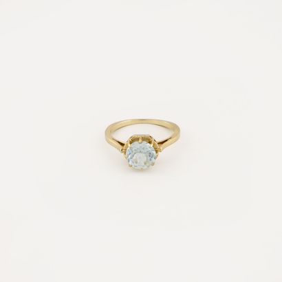 Yellow gold (750) ring set with a round faceted...