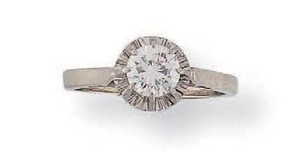 Solitaire ring in white gold (750) and platinum...