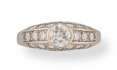 Rhodium-plated yellow gold (750) ring centered...