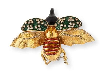 Yellow gold (750) lapel clip featuring a...