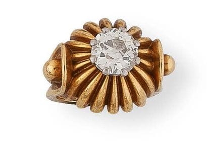 Beautiful architectural ring in yellow gold...