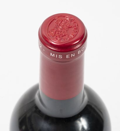 PETRUS
1 bottle, 2012.

Pomerol.

Good level.

Scratches...