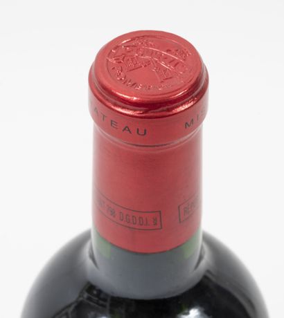 PETRUS
1 bottle, 2002.

Pomerol.

Good level.

Minor...