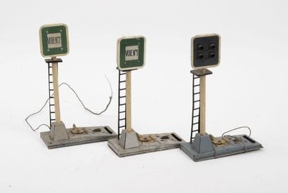 JEP
Set of three signals including a track...