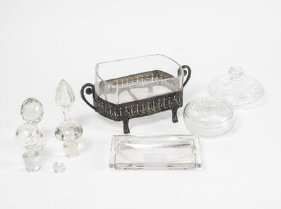 BACCARAT
Lot including :

-A glass powder...