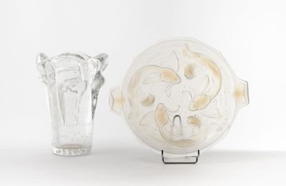 SCHNEIDER, FRANCE
Vase of free form.

Proof...