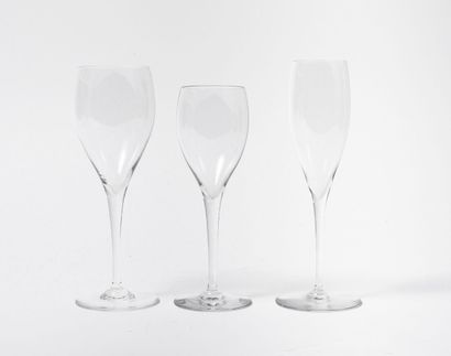 BACCARAT
Part of services of crystal stemmed...
