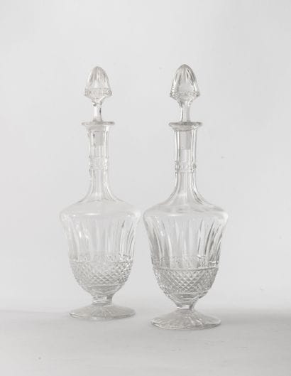SAINT-LOUIS
Pair of carafes and stoppers.

In...